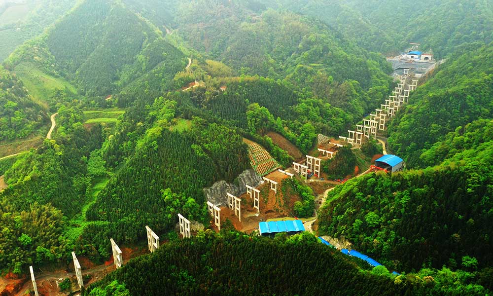修建中的張官高速。資料圖